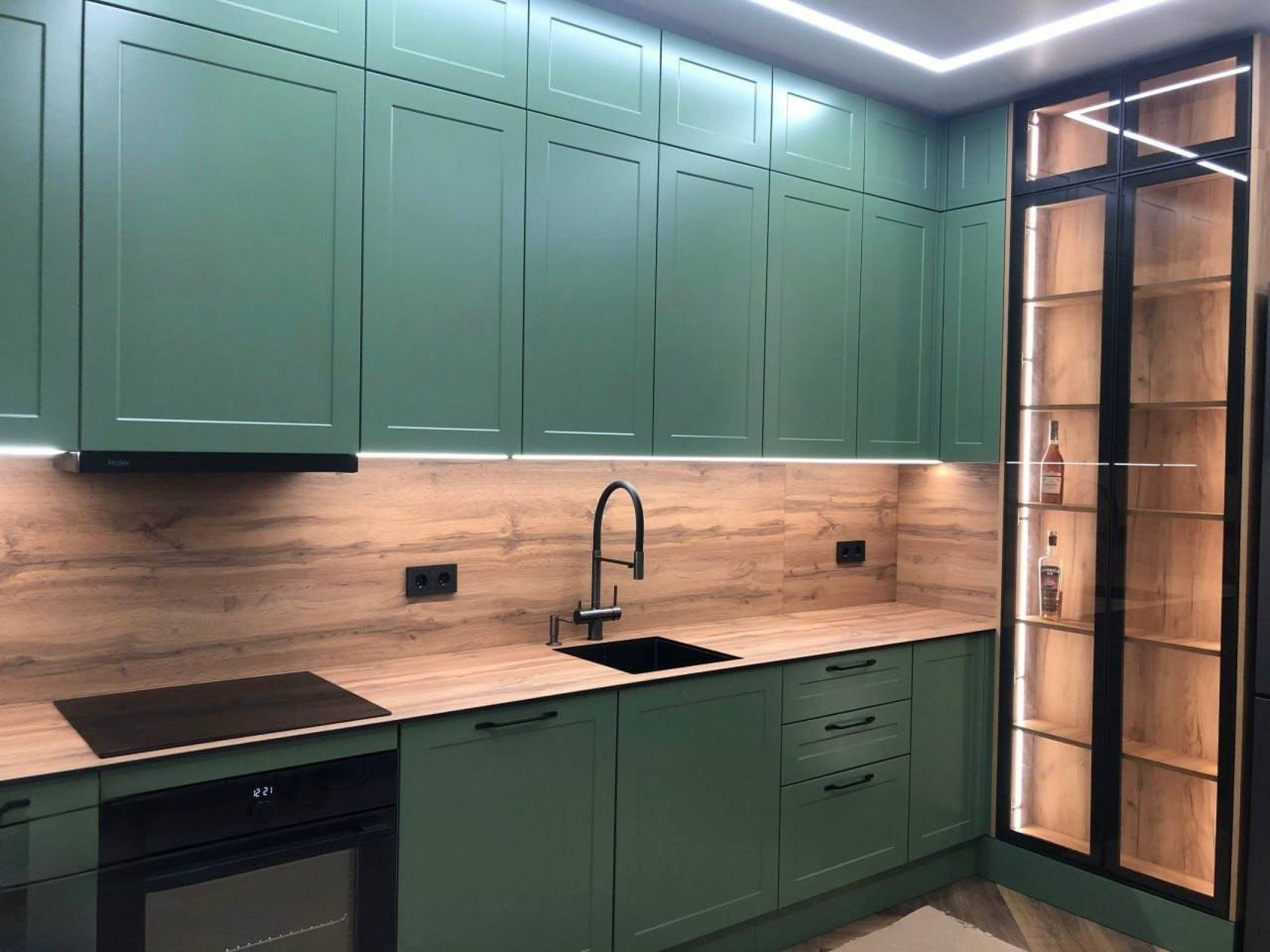 Классическая кухня с фрезерованными фасадами из МДФ в эмали в Подольске