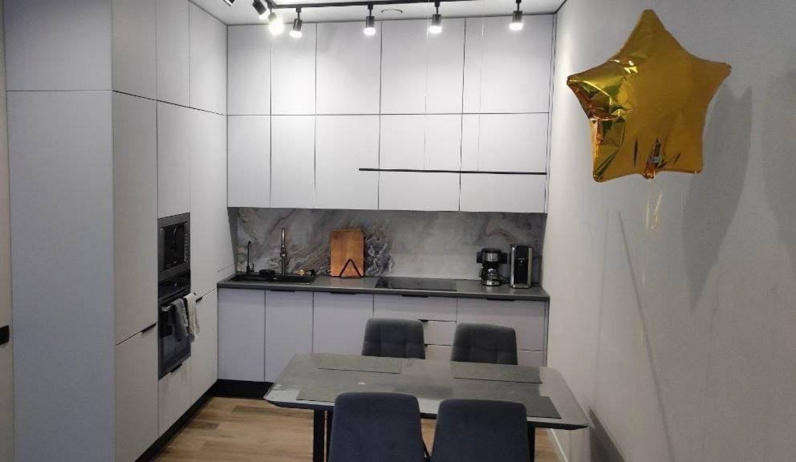 Элегантная кухня с матовой эмалью в Зарайске