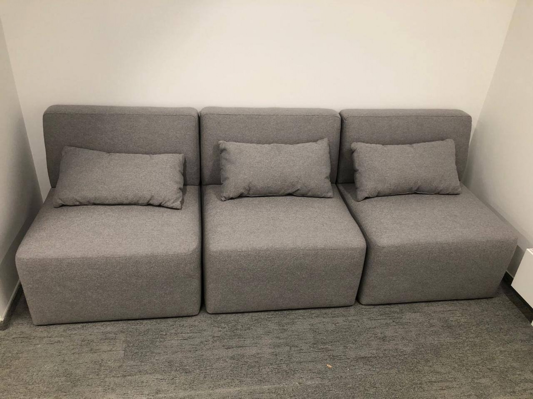 Модульный серый диван для гостиной - Комфорт и стиль в одном