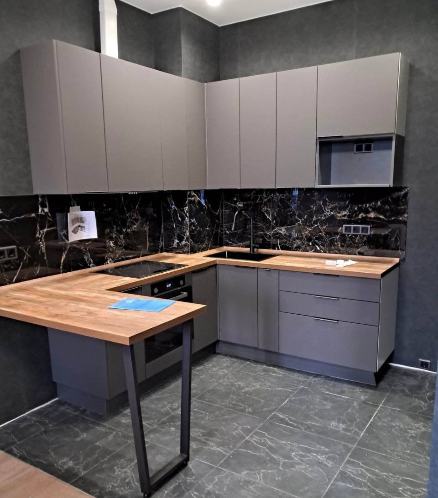 Угловая кухня из ЛДСП