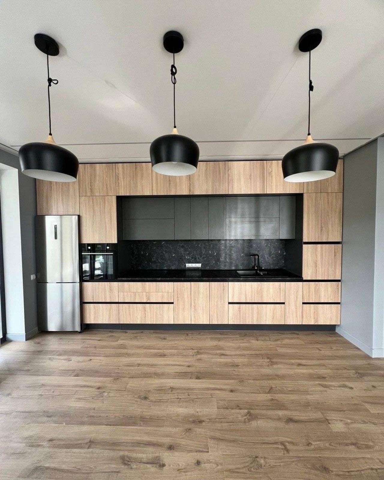 Современная кухня из ЛДСП Kronospan с фурнитурой Hettich в Москве