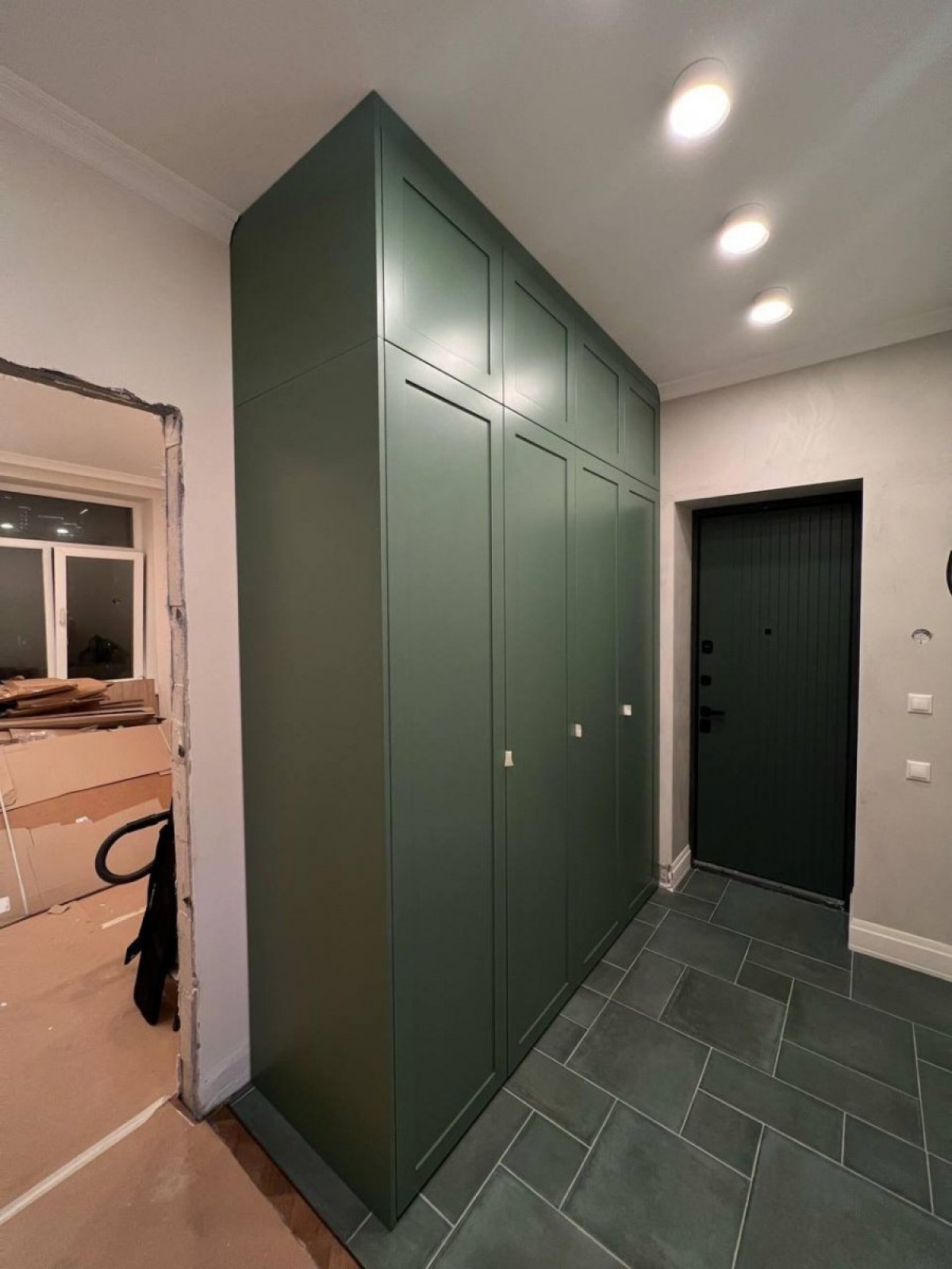 Распашной шкаф в эмали в классическом стиле – идеальное решение для вашего интерьера