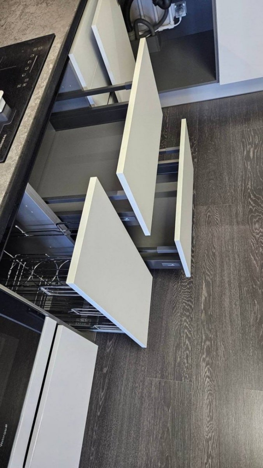 Угловая кухня с фасадами из МДФ в пленке в Воскресенске