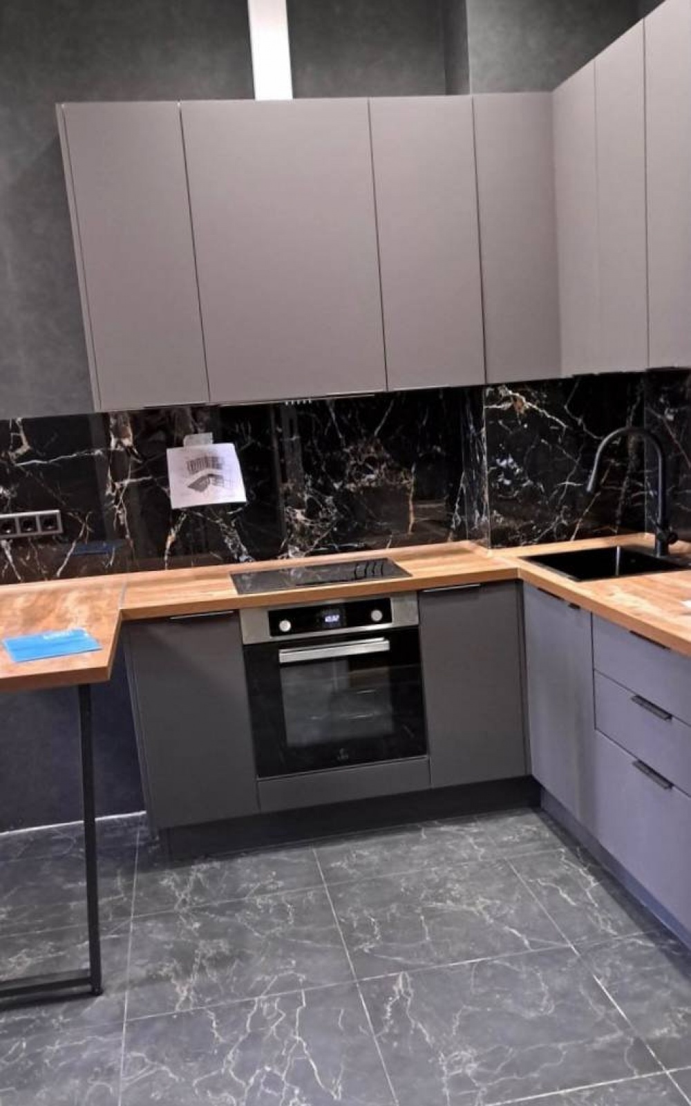 Угловая кухня из ЛДСП