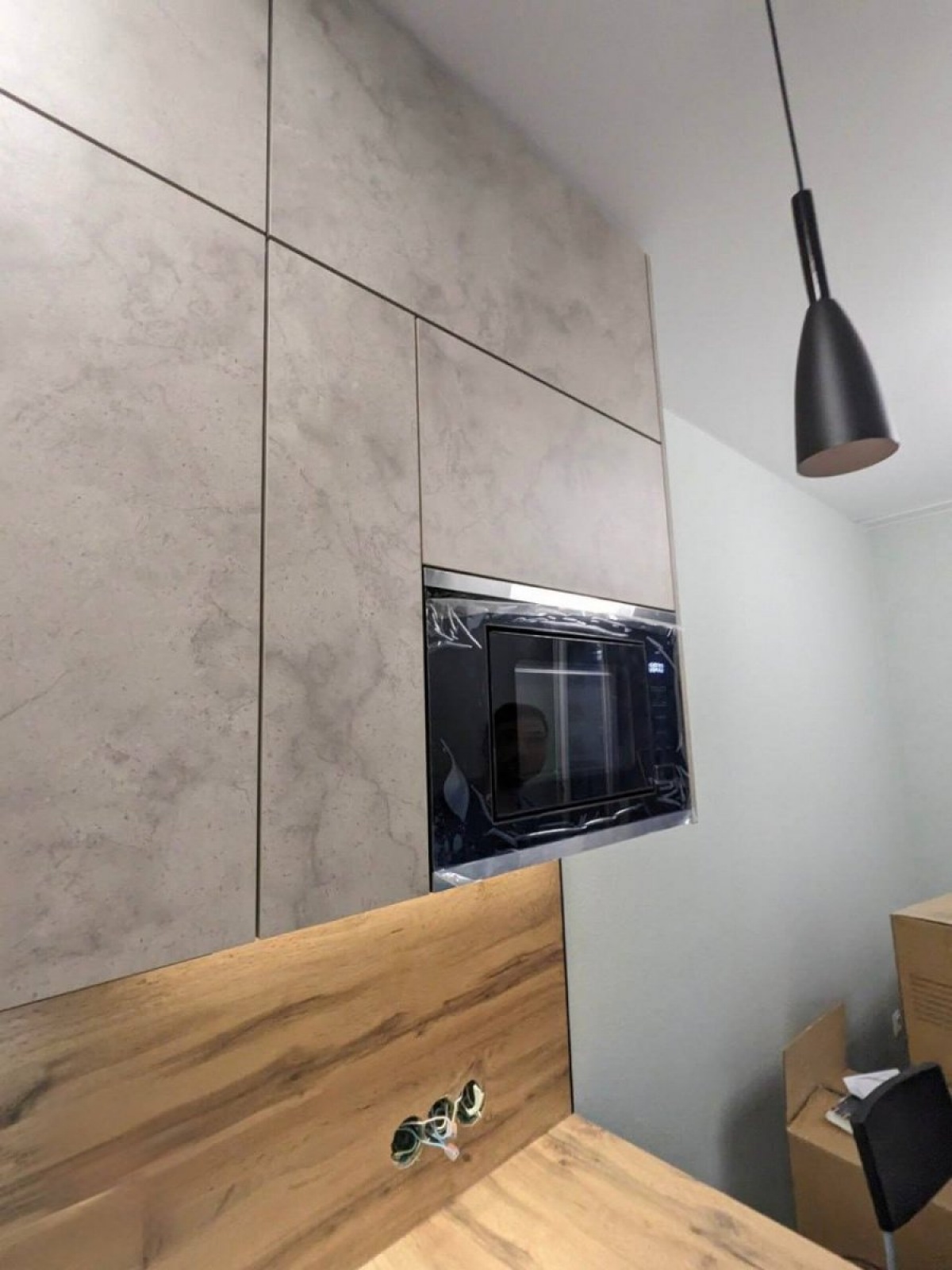 Современный кухонный гарнитур с LED-подсветкой