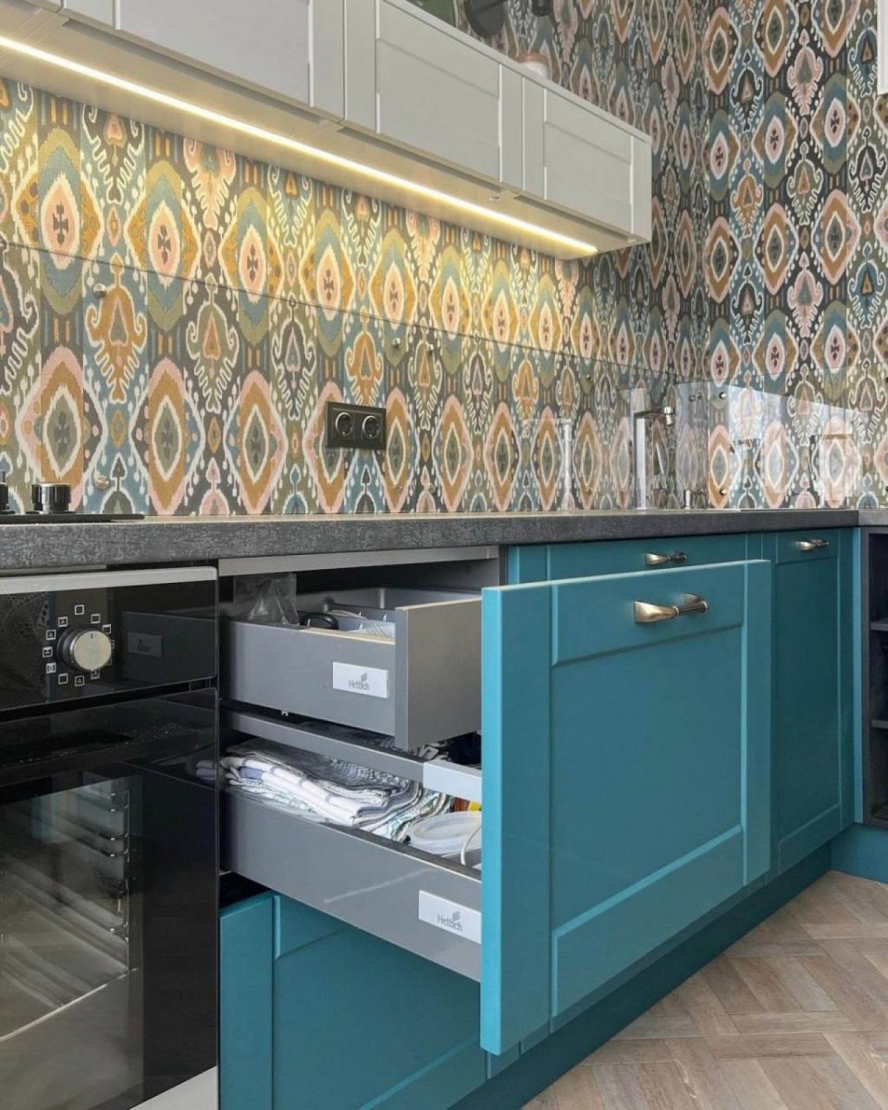 Элегантная классическая кухня с МДФ фасадами и премиальной немецкой фурнитурой