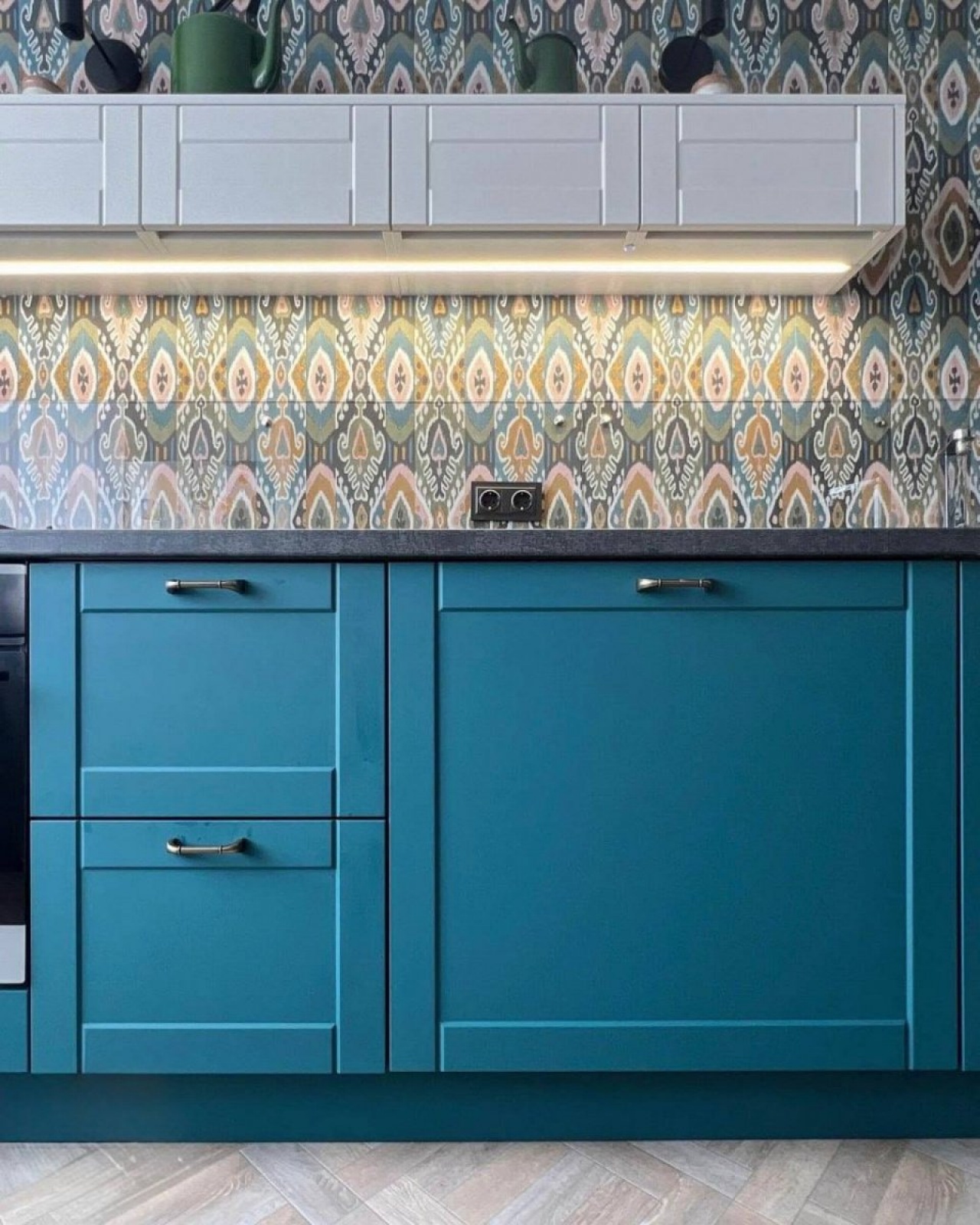 Элегантная классическая кухня с МДФ фасадами и премиальной немецкой фурнитурой