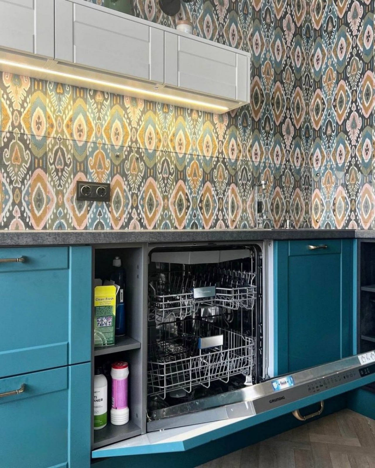 Элегантная классическая кухня с МДФ фасадами и премиальной немецкой фурнитурой