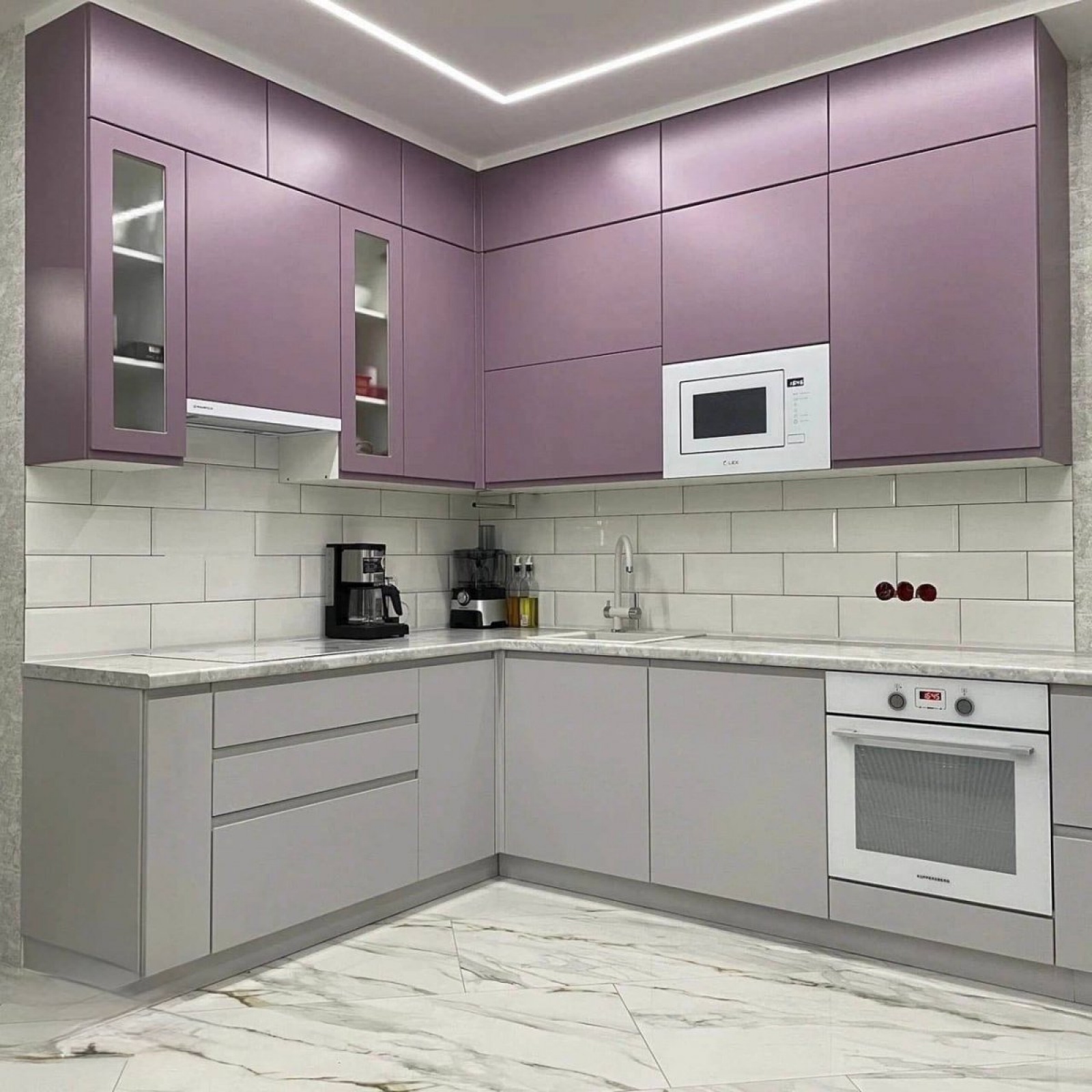 Современная угловая кухня от производителя с фасадами в эмали