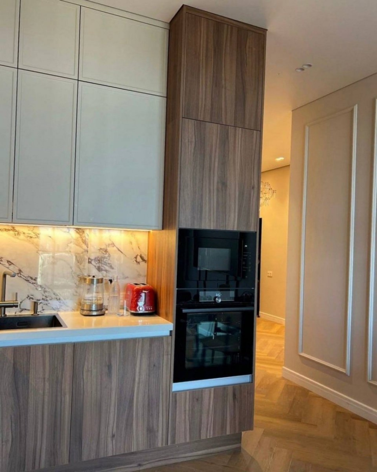 Кухня от BRUS DECOR для квартиры в Санкт-Петербурге