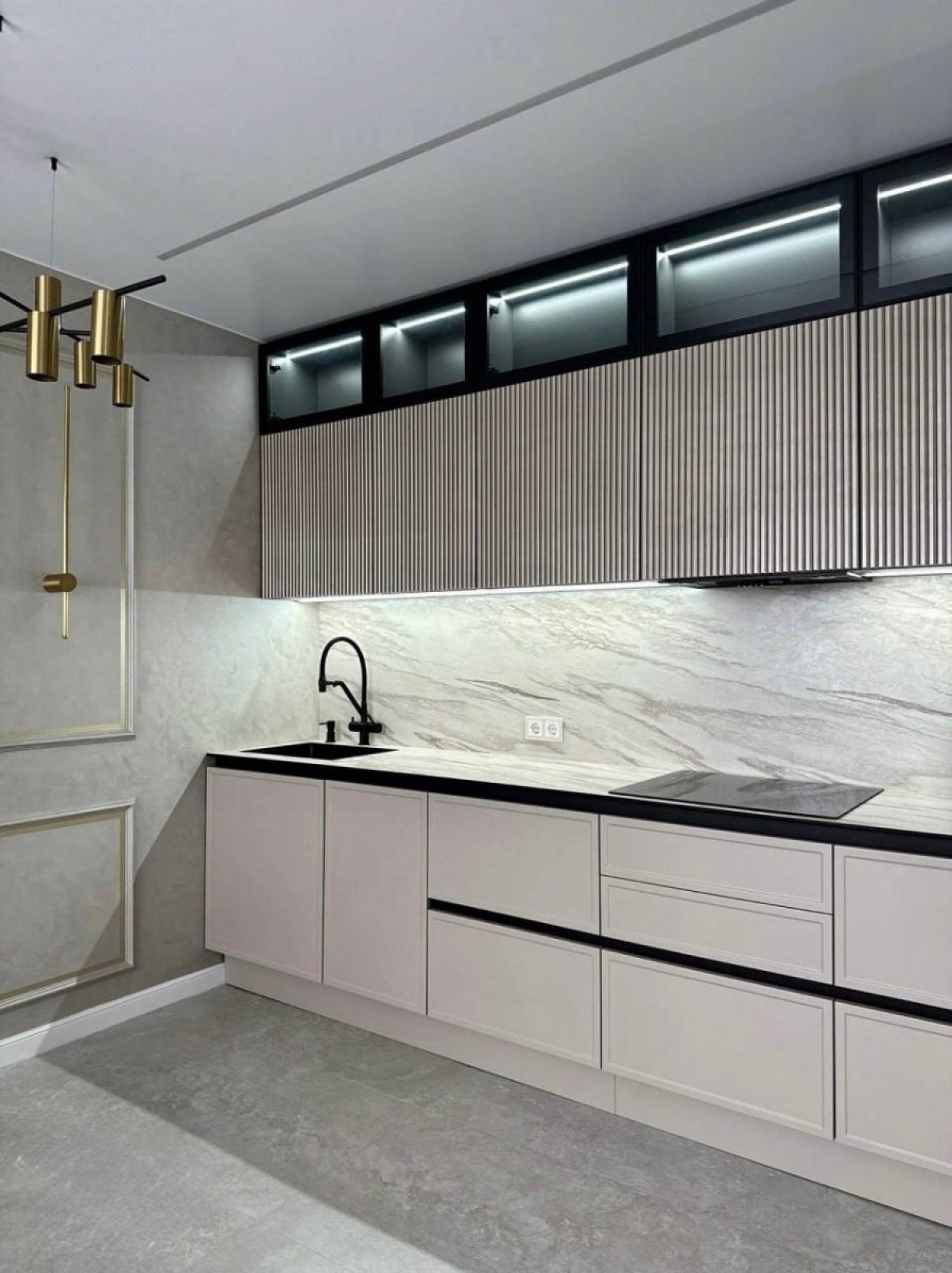 Современная кухня с фрезерованными фасадами МДФ в эмали в Волоколамске