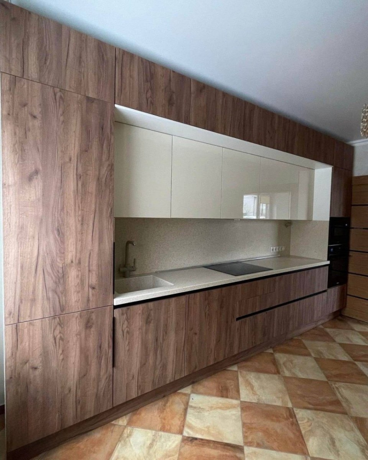 Кухня премиум Лаконика — тёплая современность