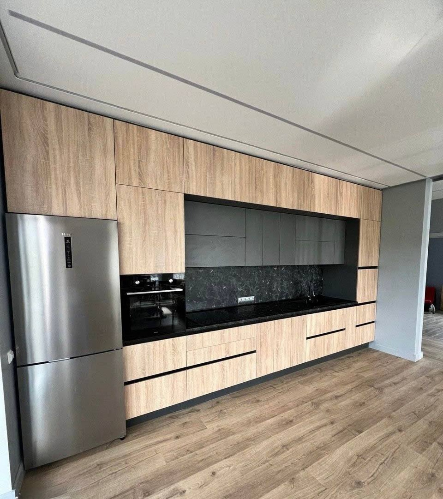 Современная кухня из ЛДСП Kronospan с фурнитурой Hettich в Москве