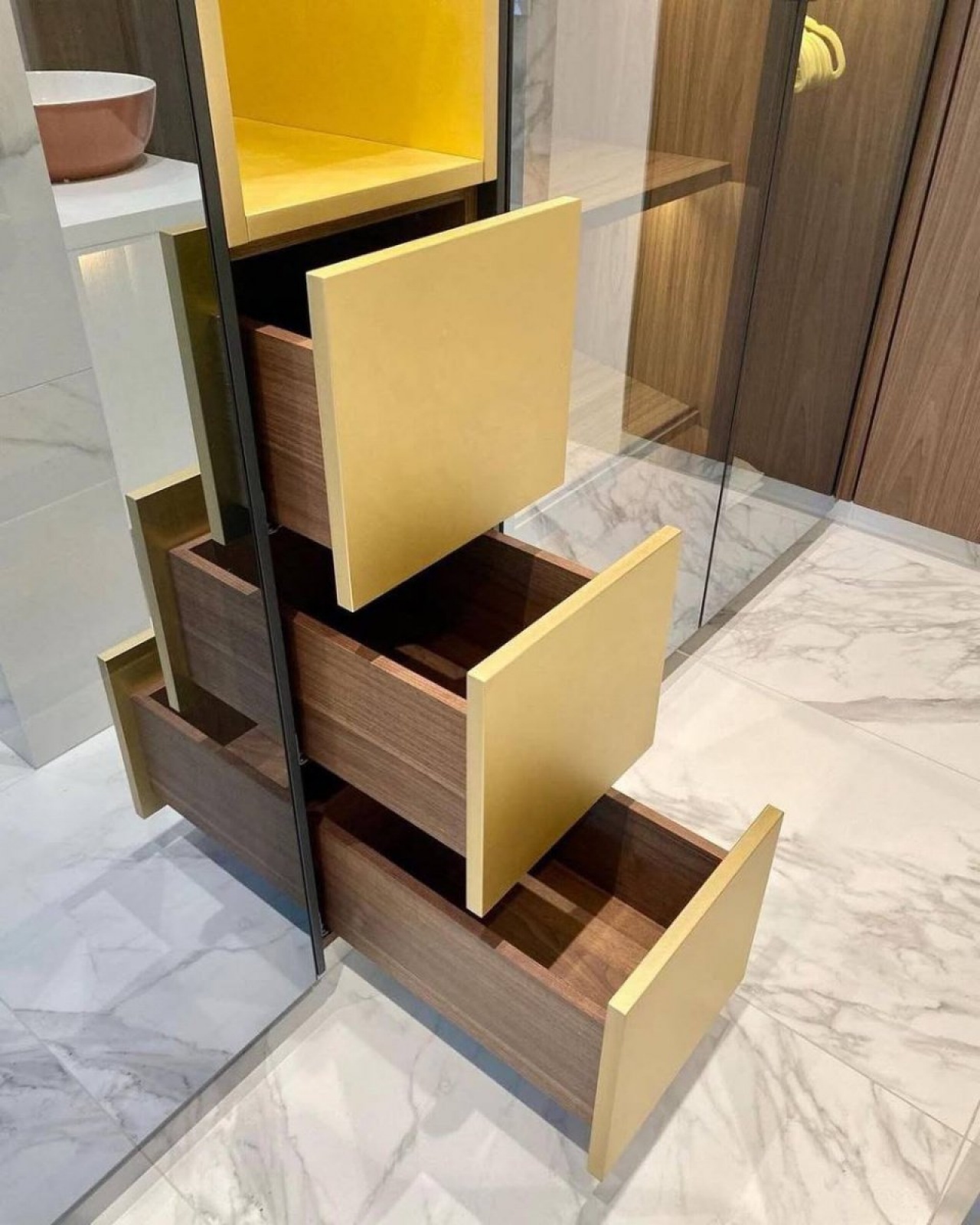 Шкафы для ванной комнаты и системы хранения на заказ — реализовано в г. Домодедово