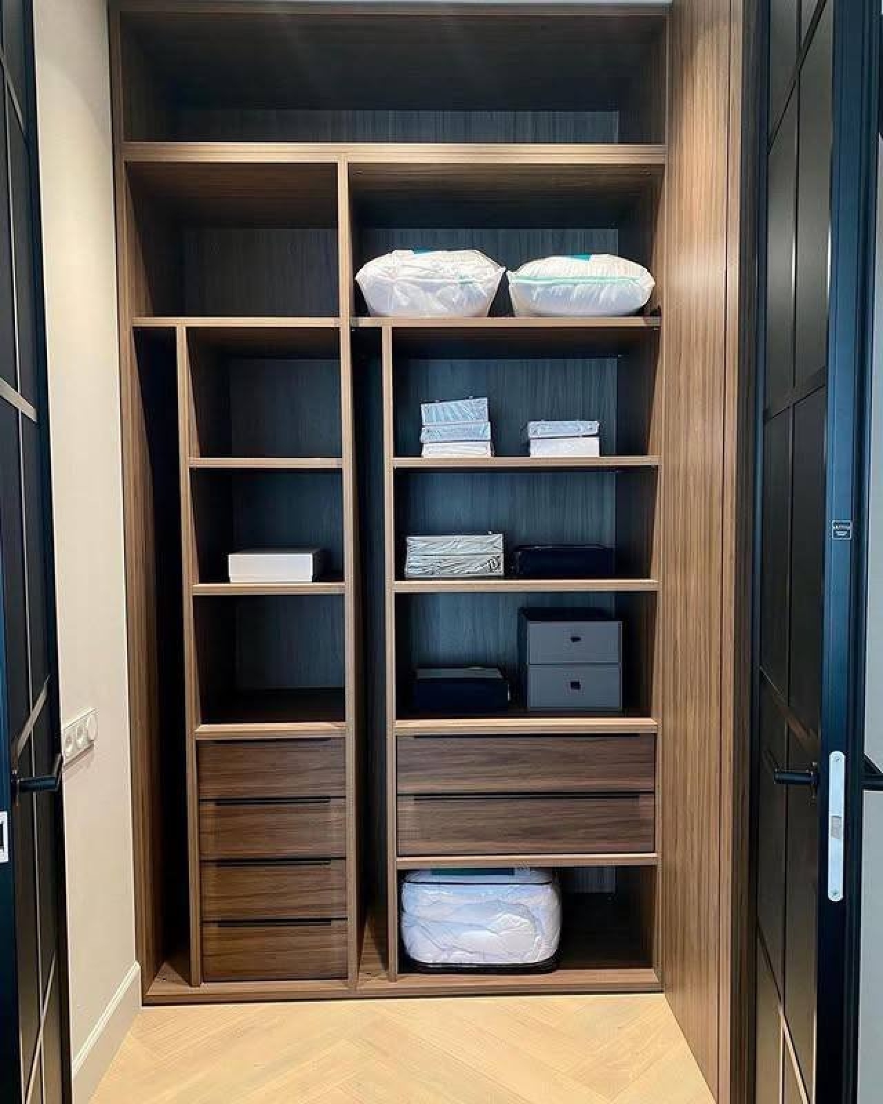 Шкафы для ванной комнаты и системы хранения на заказ — реализовано в г. Домодедово