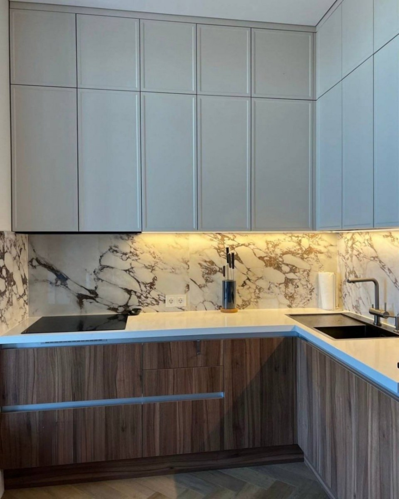 Кухня от BRUS DECOR для квартиры в Санкт-Петербурге