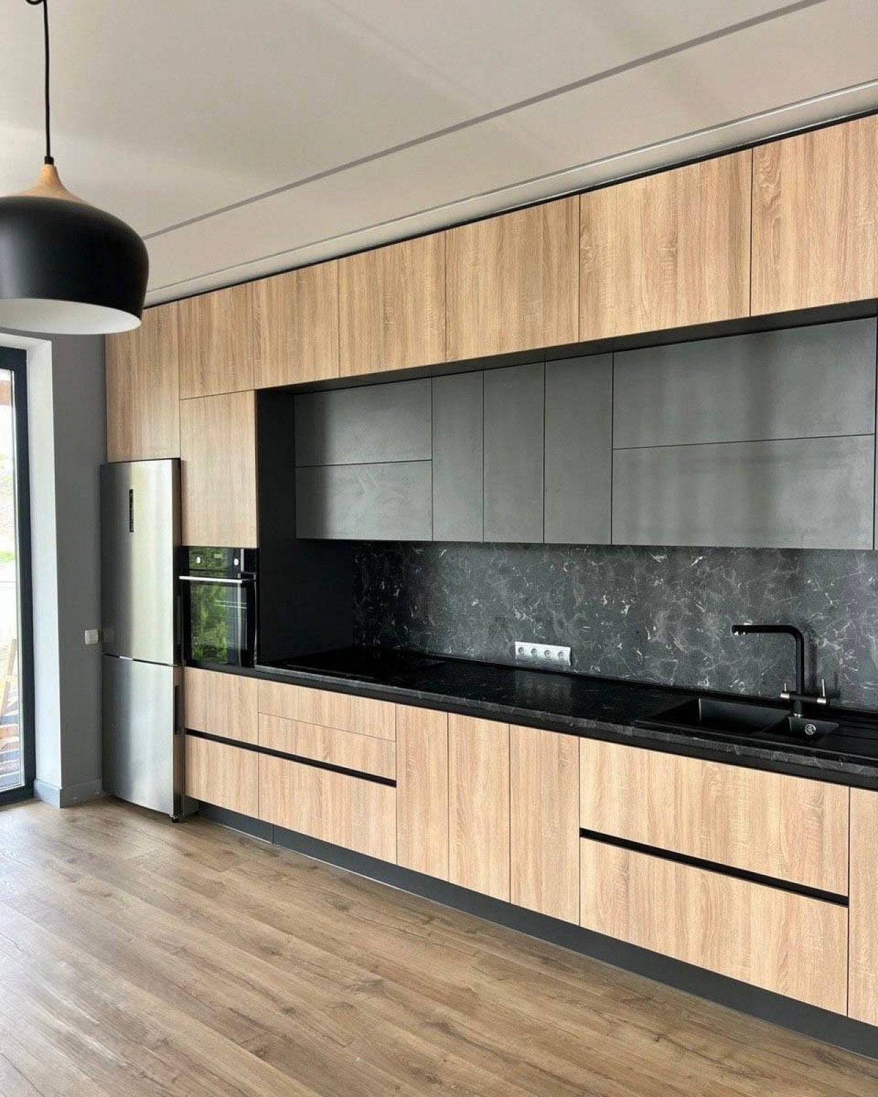 Современная кухня из ЛДСП Kronospan с фурнитурой Hettich в Москве