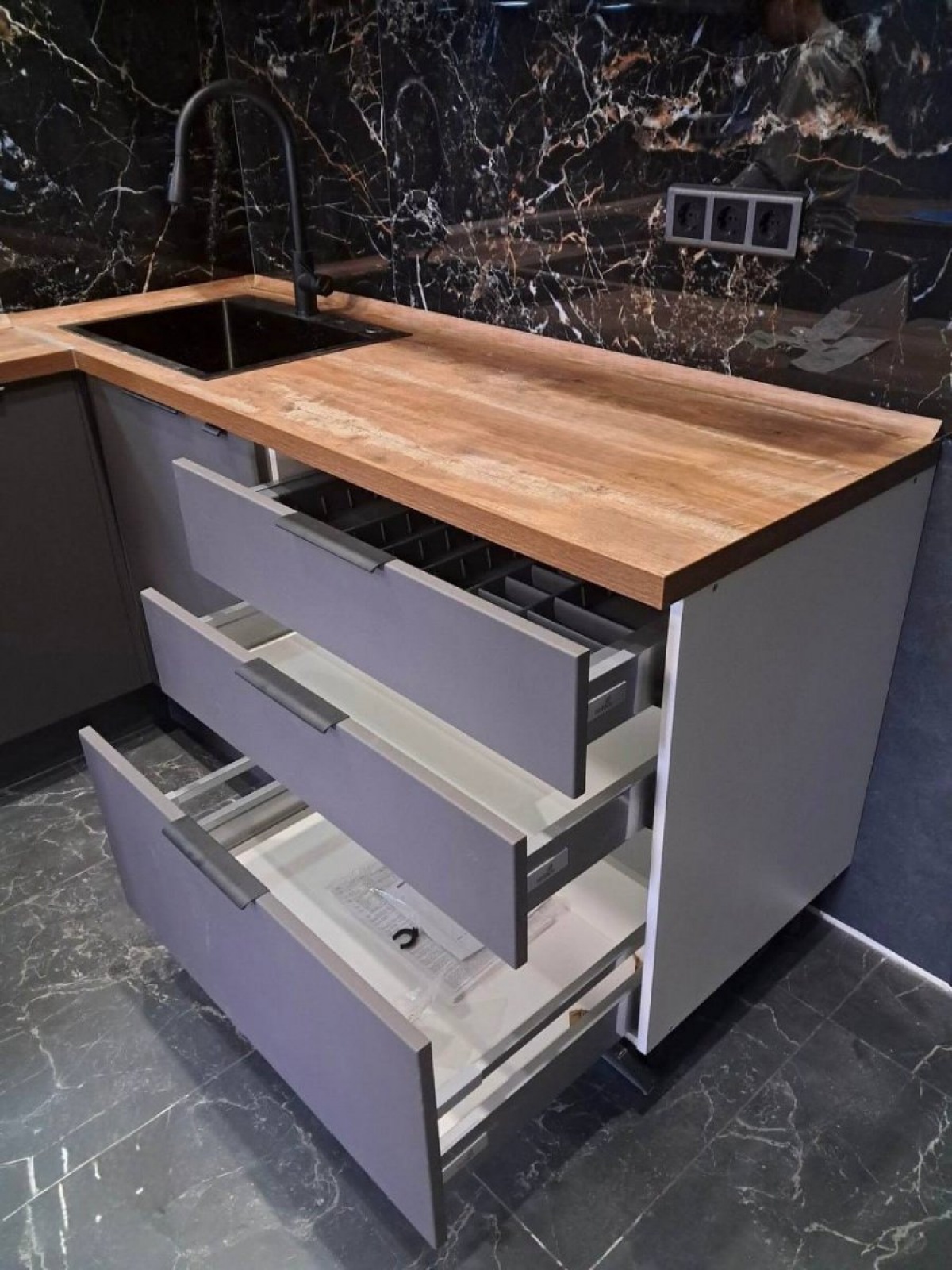 Угловая кухня из ЛДСП