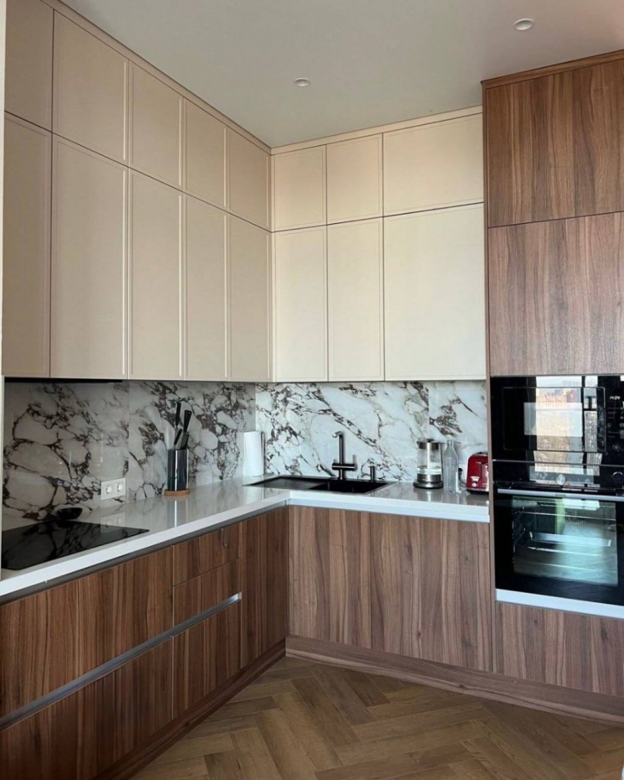 Кухня от BRUS DECOR для квартиры в Санкт-Петербурге