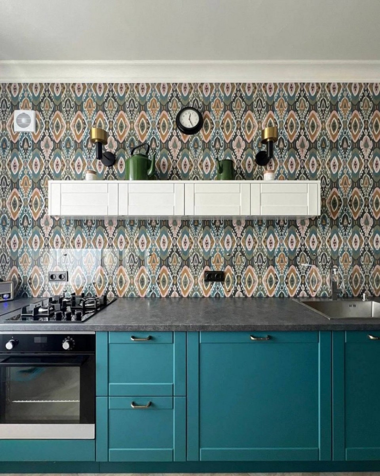 Элегантная классическая кухня с МДФ фасадами и премиальной немецкой фурнитурой