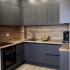 Антрацитовая минималистичная кухня с фрезеровкой и профилем Gola — реализовано в Новых Ватутинках