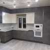 Угловая кухня с фасадами из МДФ в пленке и алюминиевым профилем Gola в Железнодорожном