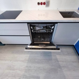 Современная кухня «Синий акцент» в Дмитрове с фасадами из МДФ в пленке и корпусом из ...