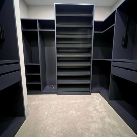 Создайте идеальное пространство для хранения с нашей гардеробной на заказ в Москве. Мы используем...