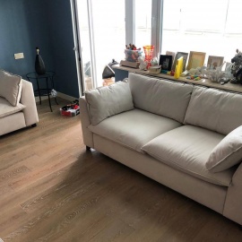 Элегантный двухместный диван в светлом цвете – стильное решение для вашего современного инт...