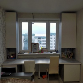 Рабочий стол с полками и шкафчиками &mdash; идеальное решение для домашнего офиса. Прочный матери...