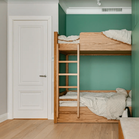 Двухъярусная деревянная кровать &mdash; идеальное решение для детской комнаты. Прочная, экологичн...