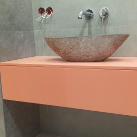 Стильный настенный шкаф с умывальником для современной ванной комнаты. Функциональность, компактн...