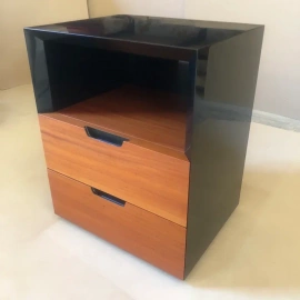 Многофункциональная прикроватная тумба с двумя вместительными ящиками и стильной черной глянцевой...