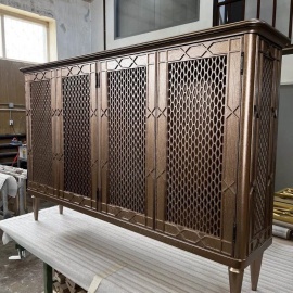 Элегантный деревянный шкаф с сетчатыми дверцами. Высокое качество материалов и уникальный дизайн,...