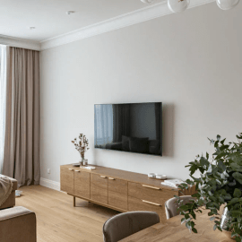 Стильная деревянная тумба для гостиной с современной золотой фурнитурой. Идеально подходит для ра...