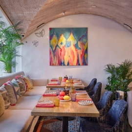 Качественный деревянный обеденный стол для вашего кафе или ресторана. Прочный, современный дизайн...