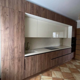 Кухня премиум: корпус ЛДСП 16 Kronospan, фасады МДФ Пленка / ЛДСП Премиум 18 мм, столешница Искус...