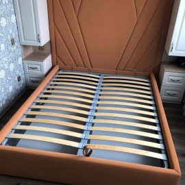 Элегантная ортопедическая кровать с мягким изголовьем для вашего комфорта. Высокое качество, стил...