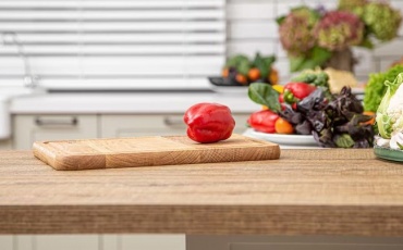 Мы расскажем, как установить столешницу на кухне своими руками