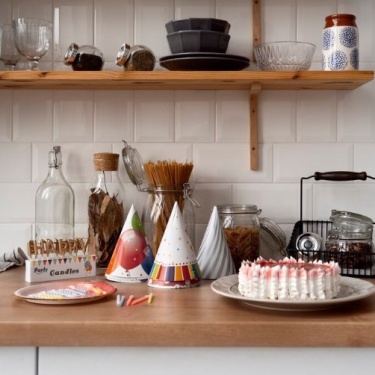 В статье мы поговорим о том, какой должна быть высота столешницы кухонного гарнитура
