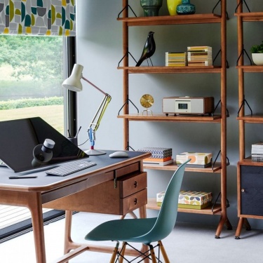 В статье мы расскажем о том, как выбрать письменный стол
