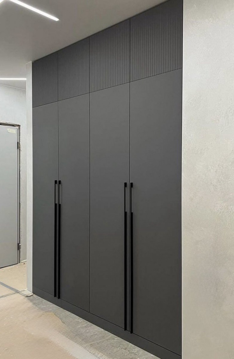 Распашной шкаф в прихожую — МДФ графит, Hettich, Долгопрудный