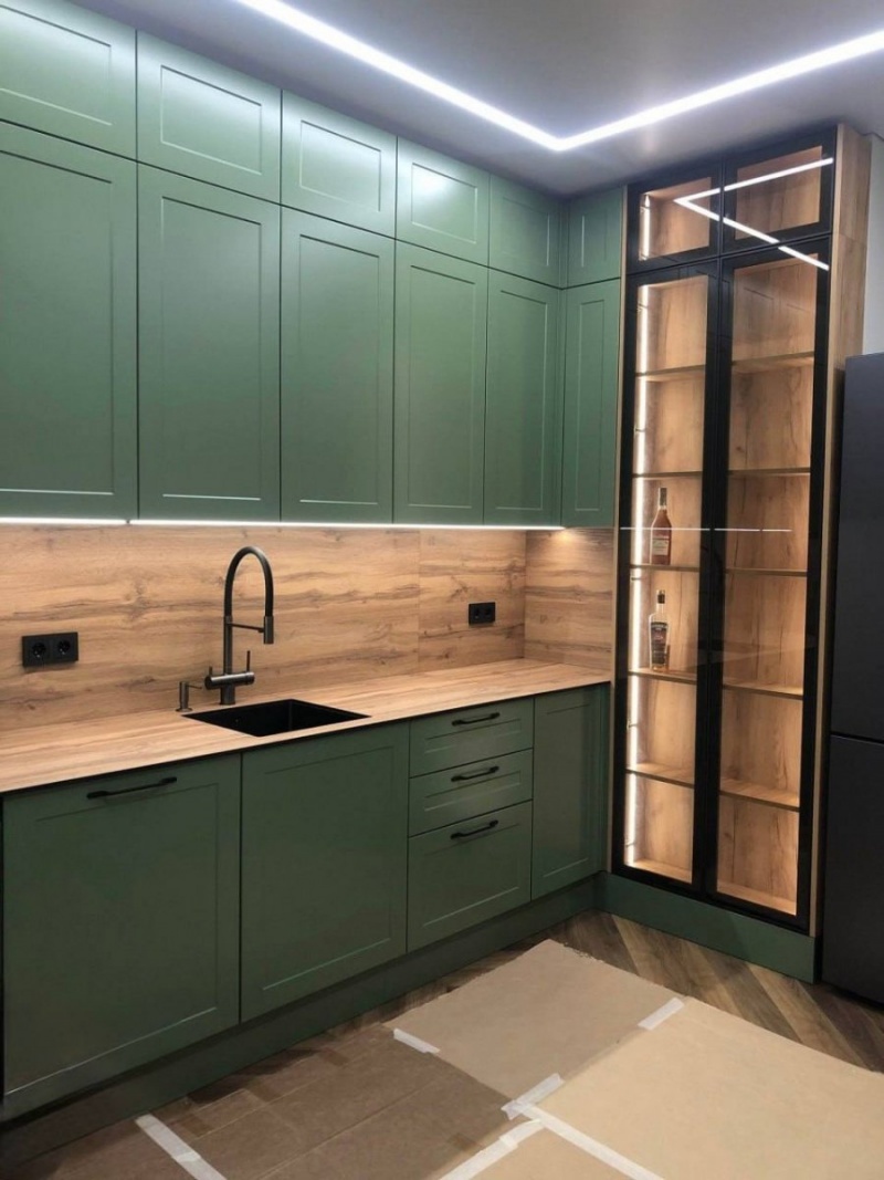 Классическая кухня с фрезерованными фасадами из МДФ в эмали в Подольске