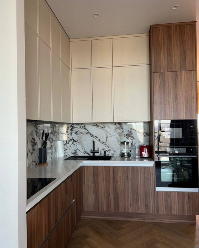 Кухня от BRUS DECOR для квартиры в Санкт-Петербурге