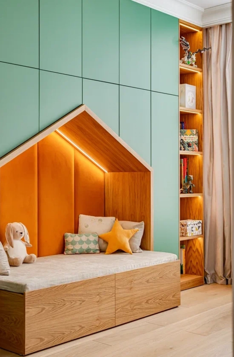 Двухъярусная деревянная кровать для детской комнаты