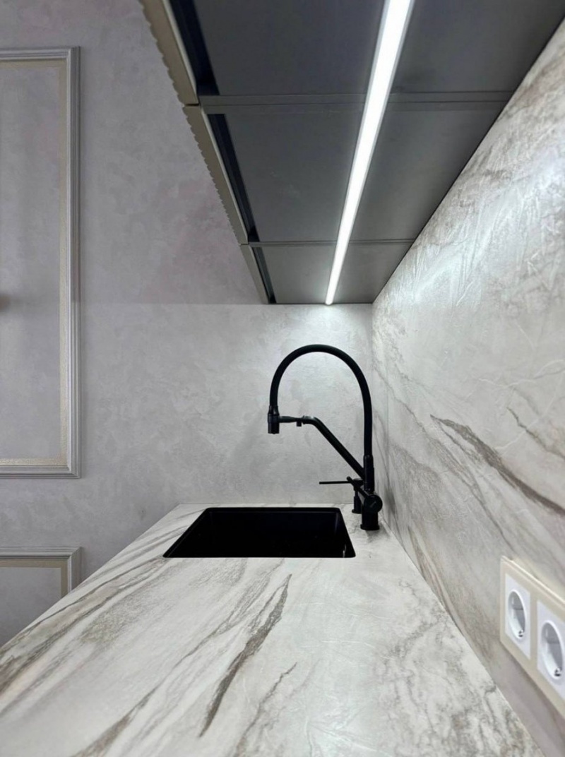 Современная кухня с фрезерованными фасадами МДФ в эмали в Волоколамске