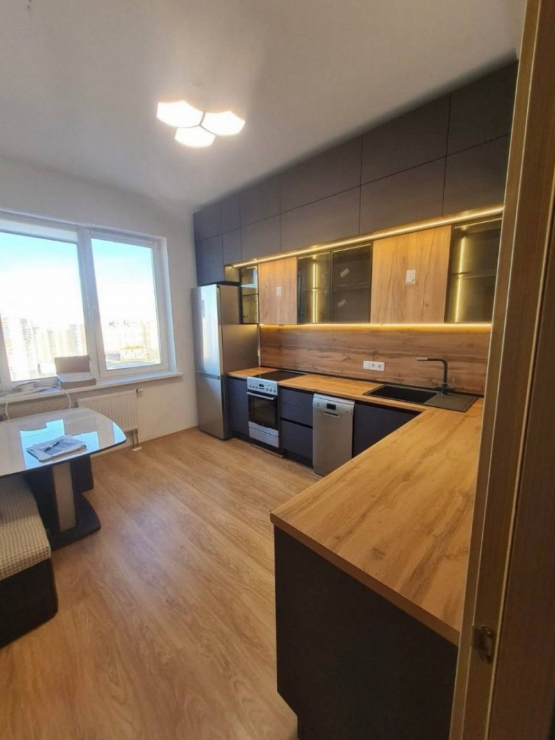 Угловая кухня с фасадами МДФ в пленке и корпусом ЛДСП Kronospan