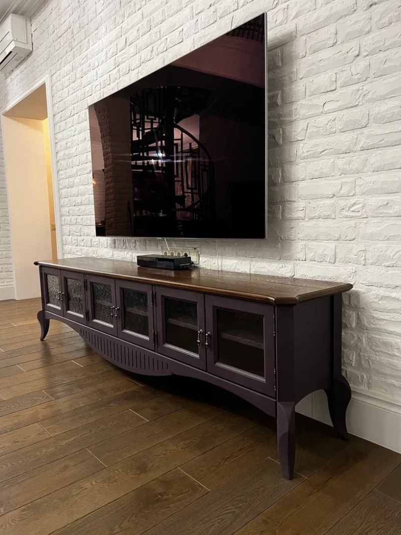 Тумба под ТВ с ретро-дизайном и стеклянными дверцами