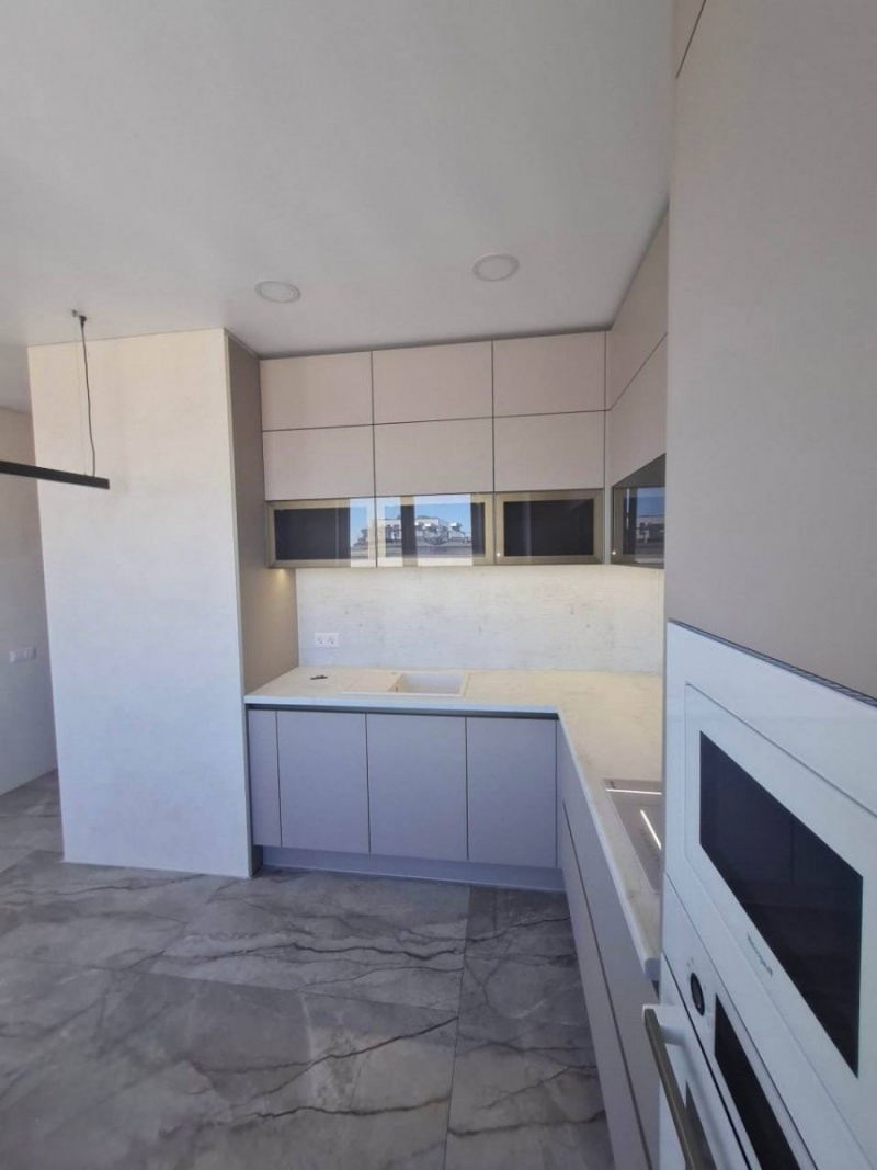 Современная угловая кухня из МДФ в пленке в Апрелевке