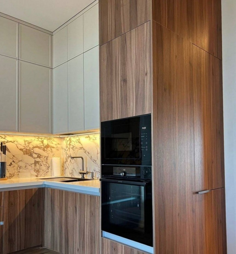 Кухня от BRUS DECOR для квартиры в Санкт-Петербурге